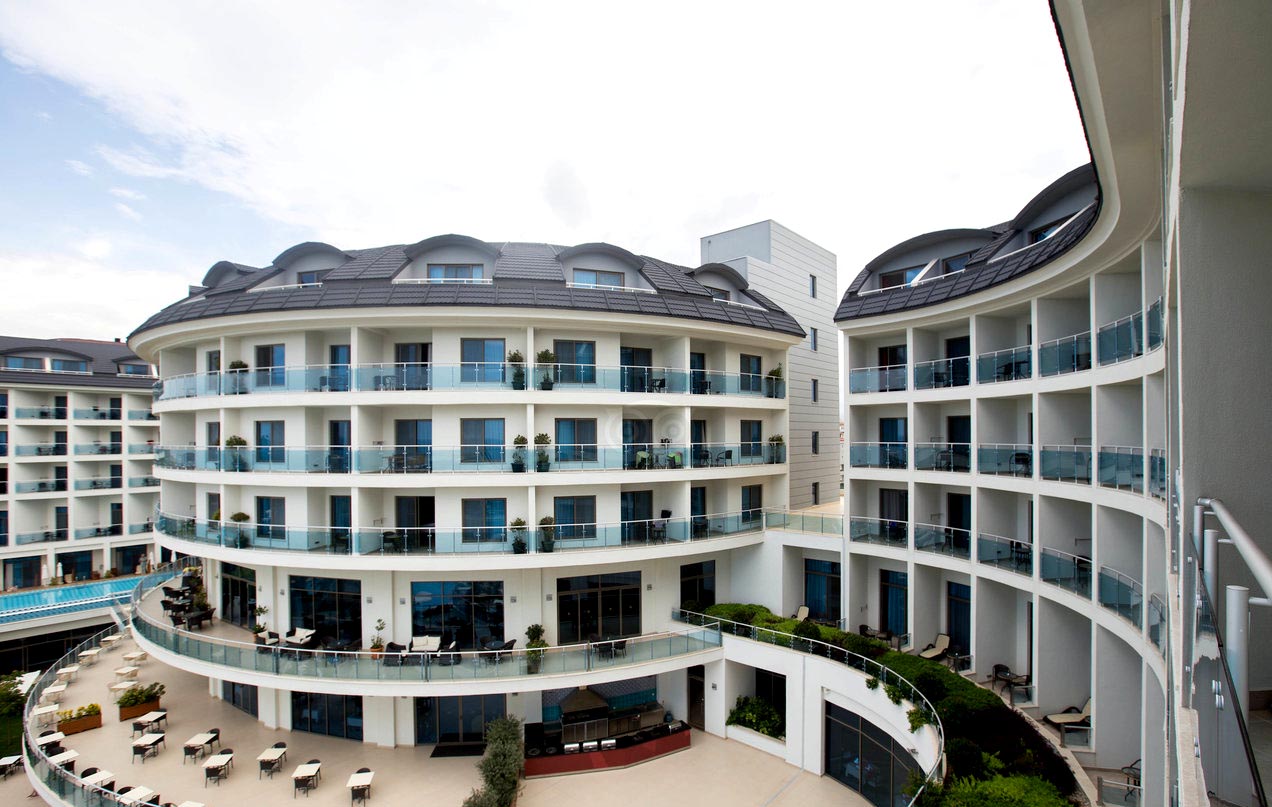 COMMODORE HOTEL