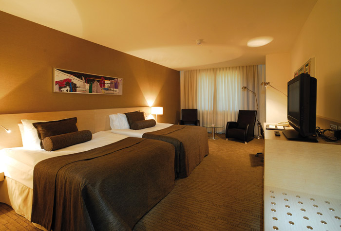 CROWN PLAZA
