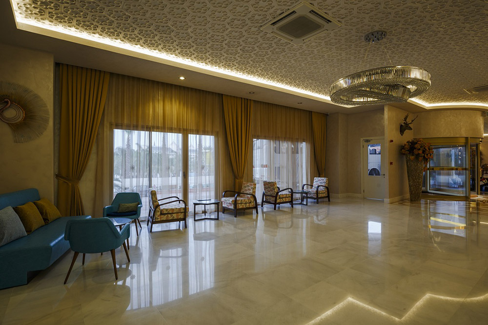 Royal Taj Mahal Hotel