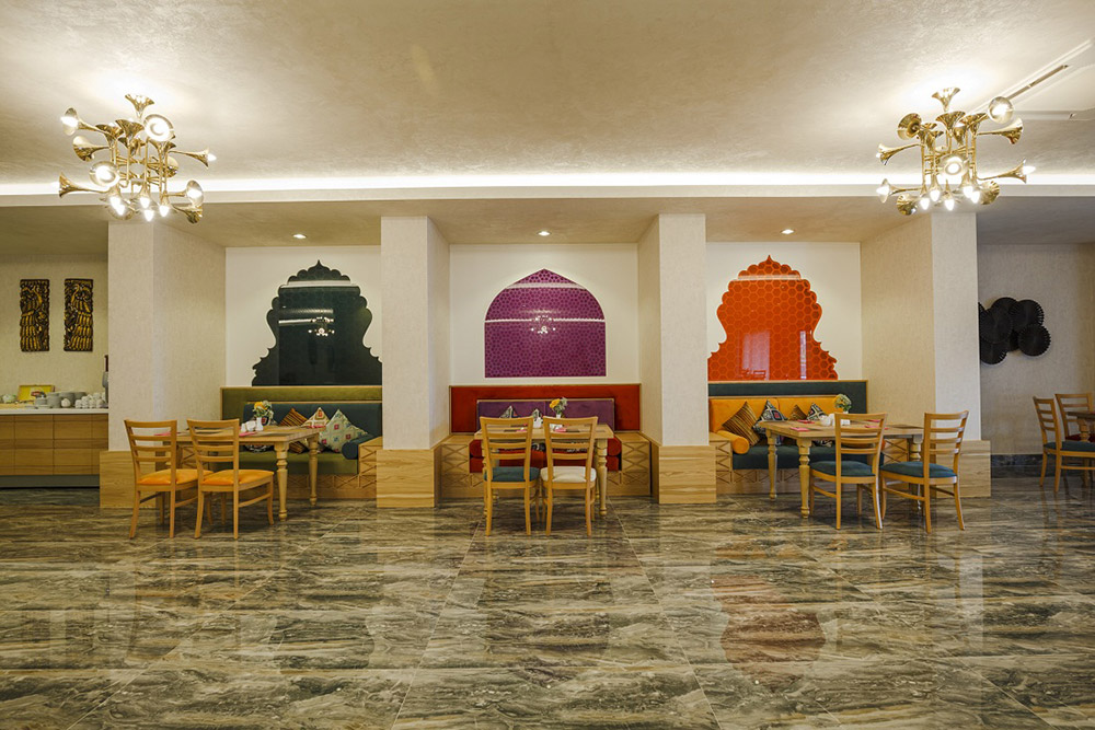 Royal Taj Mahal Hotel