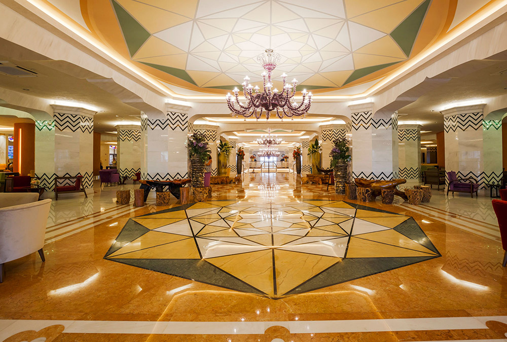 Royal Taj Mahal Hotel